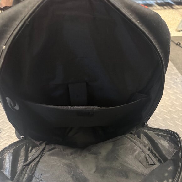 Triumph Motorcycle Back Pack with Rain Cover - Picture 5 of 8